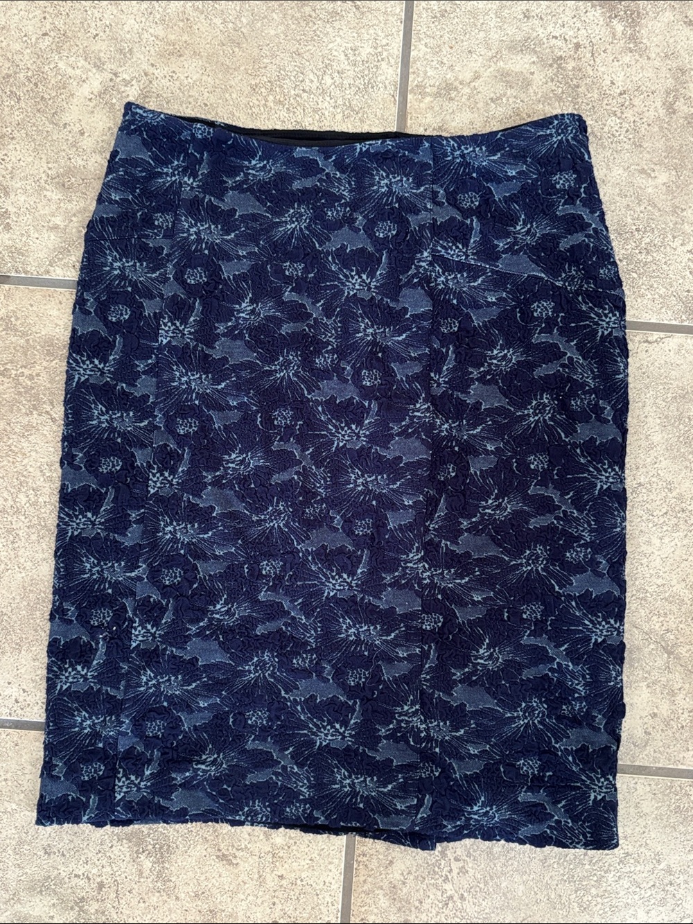 Lyssè Blue Floral Stretchy Skirt Size Medium
